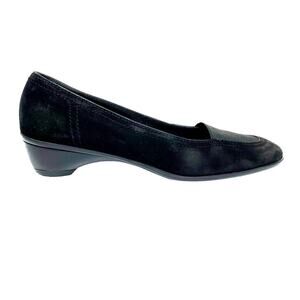 EUC - Salvatore Ferragamo Suede Wedges